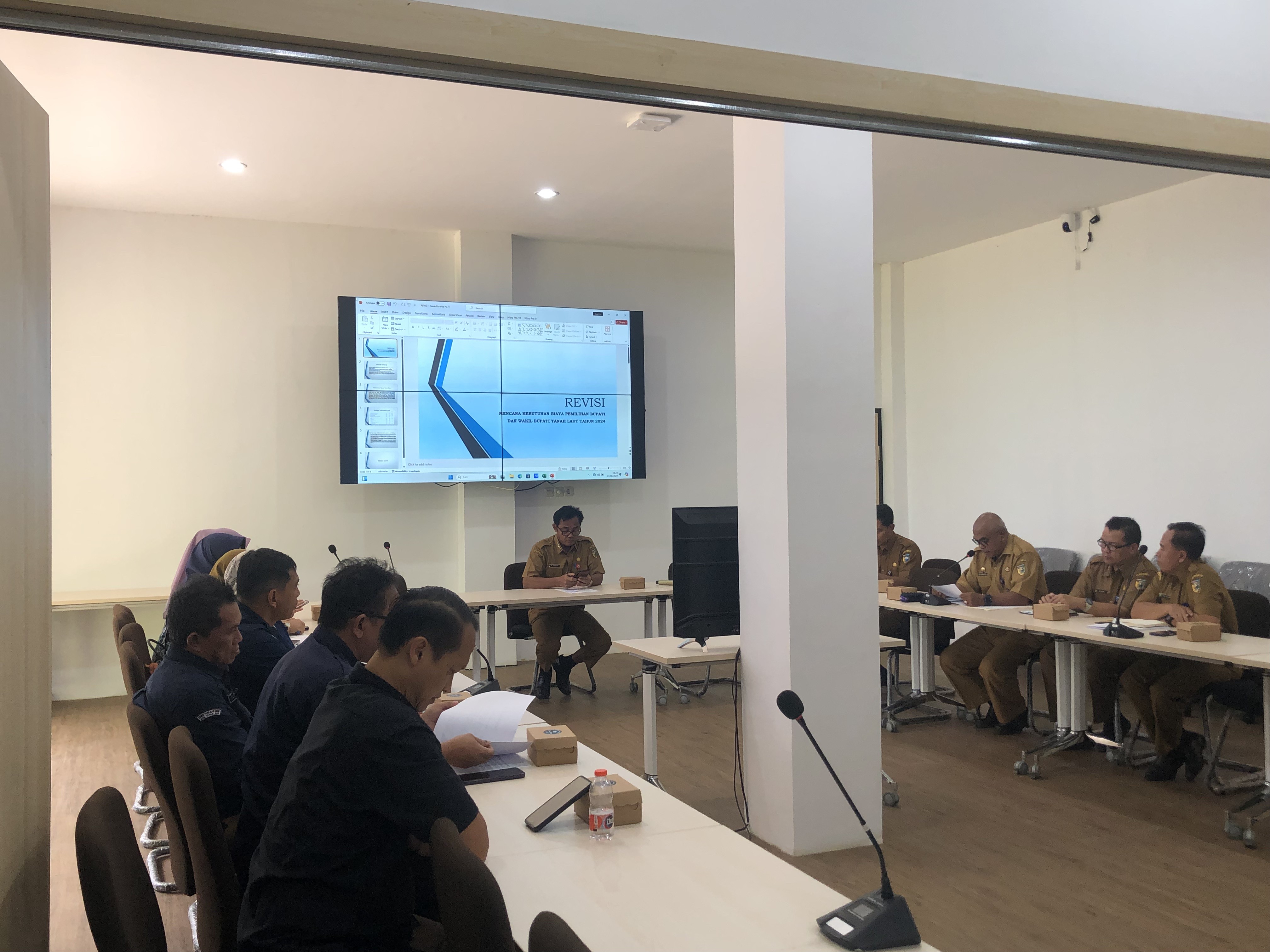 Rapat TAPD bersama Badan Kesbangpol dan KPU Kab. Tanah Laut 